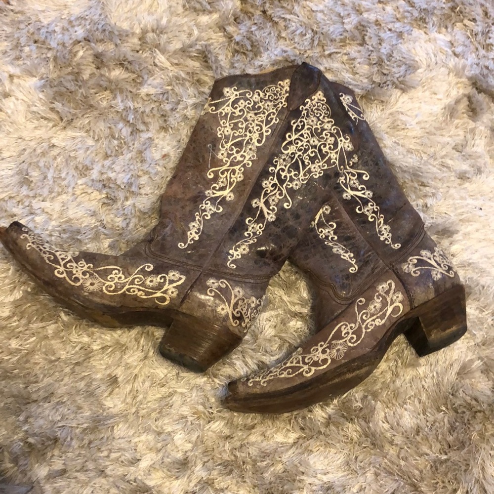 Corral Ladies Lisa Snip Distressed Boots